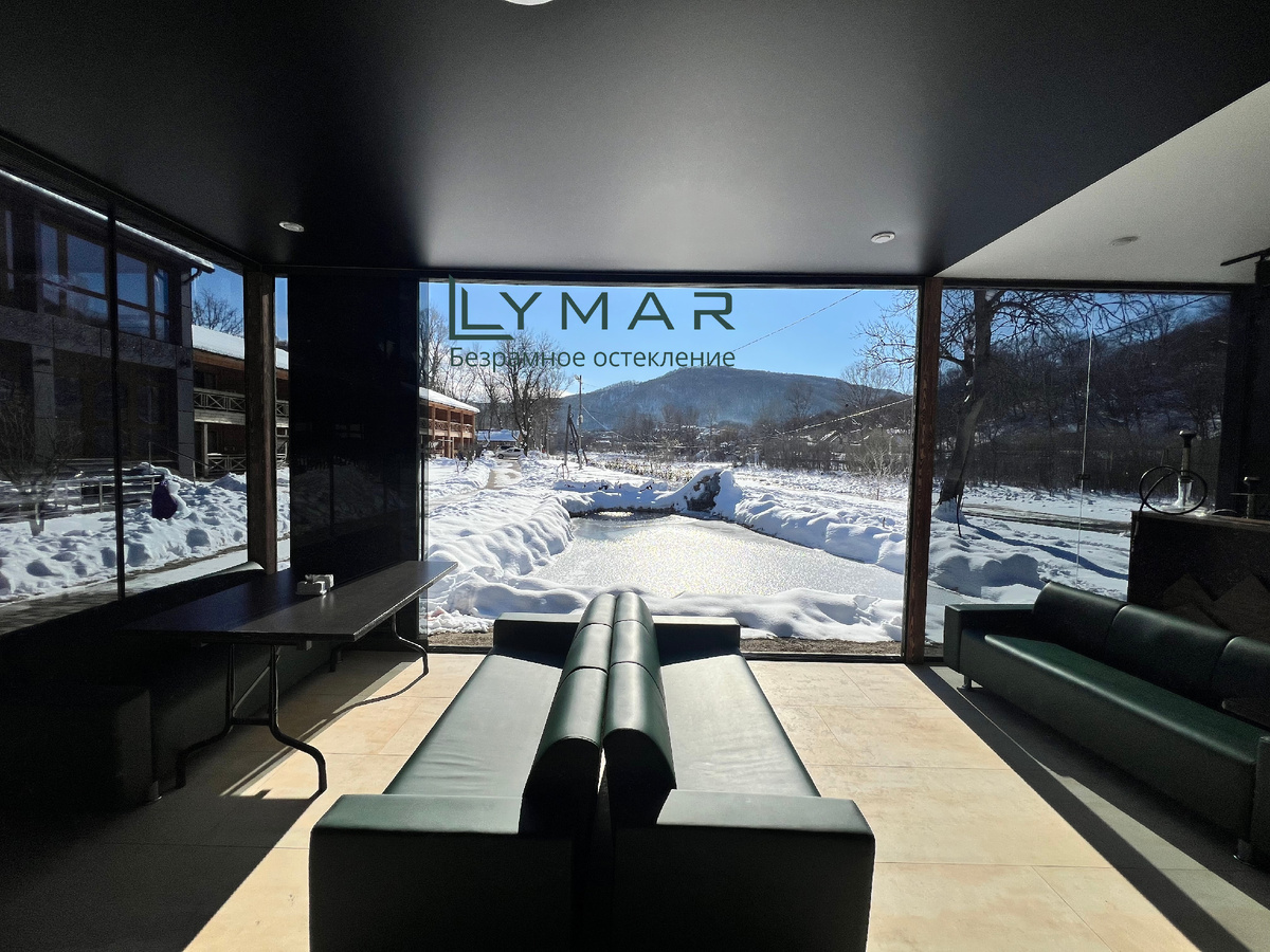 Безрамное остекление ресторана в п. Каменномостский, р-ка Адыгея