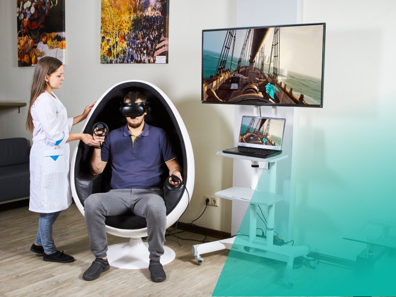 На фото комплекс «ФЛОУ» — сочетает VR и психоэмоциональную стимуляцию, снижая тревожность и активируя мозг