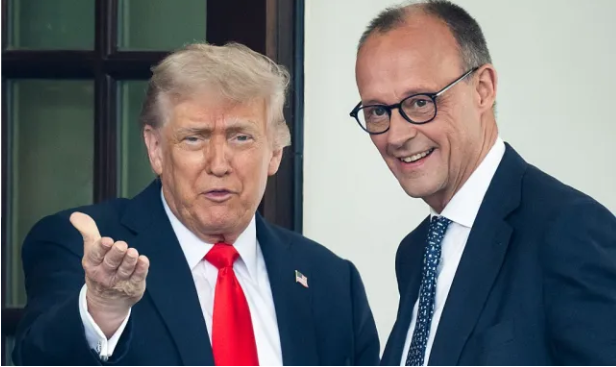 «Мерц, публично критикуя Трампа, на самом деле воплощает его видение». Сол Леб / AFP через Getty Images.