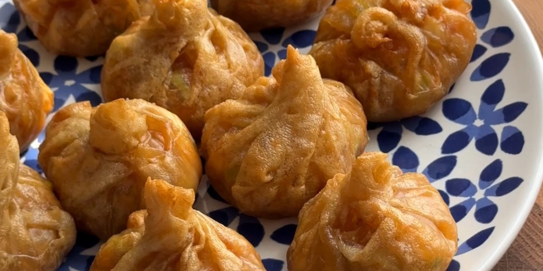 Хинкали из рисовой бумаги с креветками