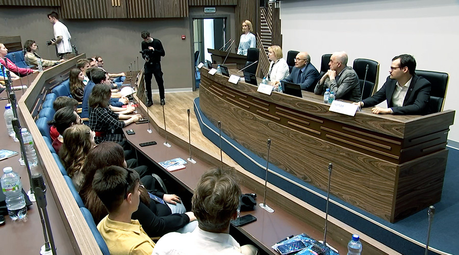    © АО "ТВ Центр"