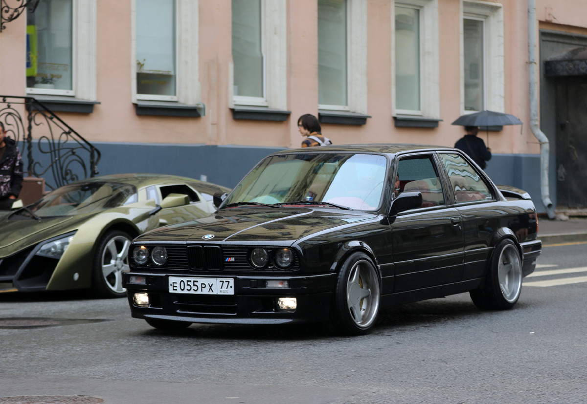 BMW 3 Series 2nd gen Coupé (E30) заезжает на встречу GRAC