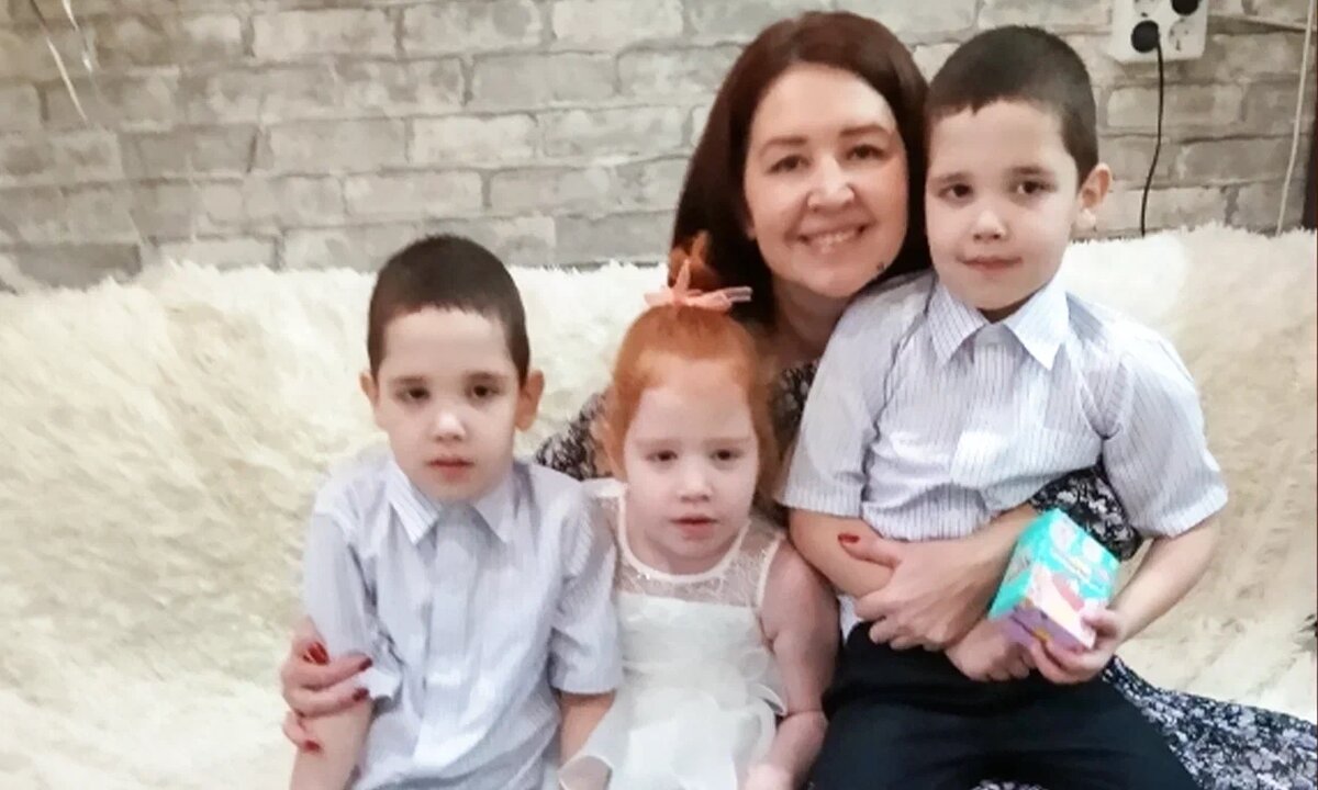 Артём, Даня и Настя, подопечные фонда «Алёша»