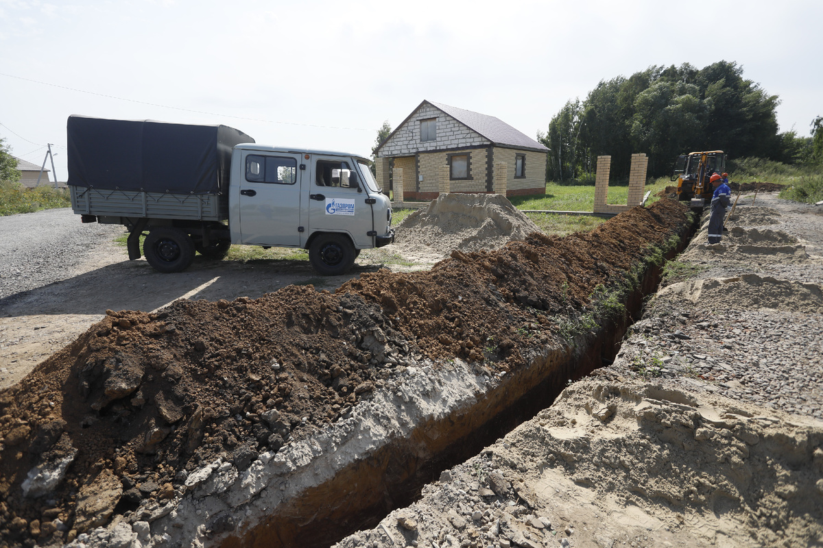 Выкопать траншею под газопровод можно и своими силами. Фото: Gasfoto.ru
