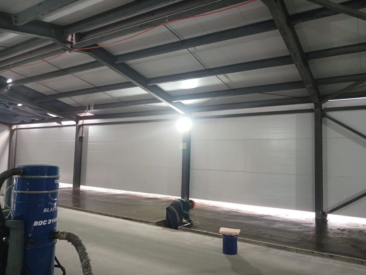 Быстровозводимое здание из металлоконструкций с кровлей из балки переменного сечения. Изготовим  металлоконструкцию  в Красноярске https://bas-con.ru/ +7 (391) 297-29-27, +7 (923) 770-33-95 (WhatsApp, Telegram)