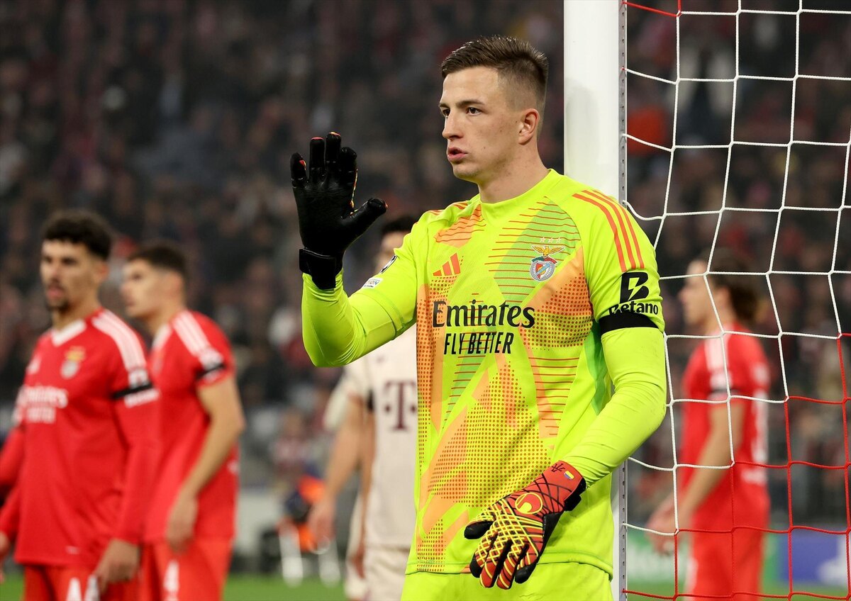 На фото hurriyet.com.tr герой матч с "Баварией" Андрей Трубин 