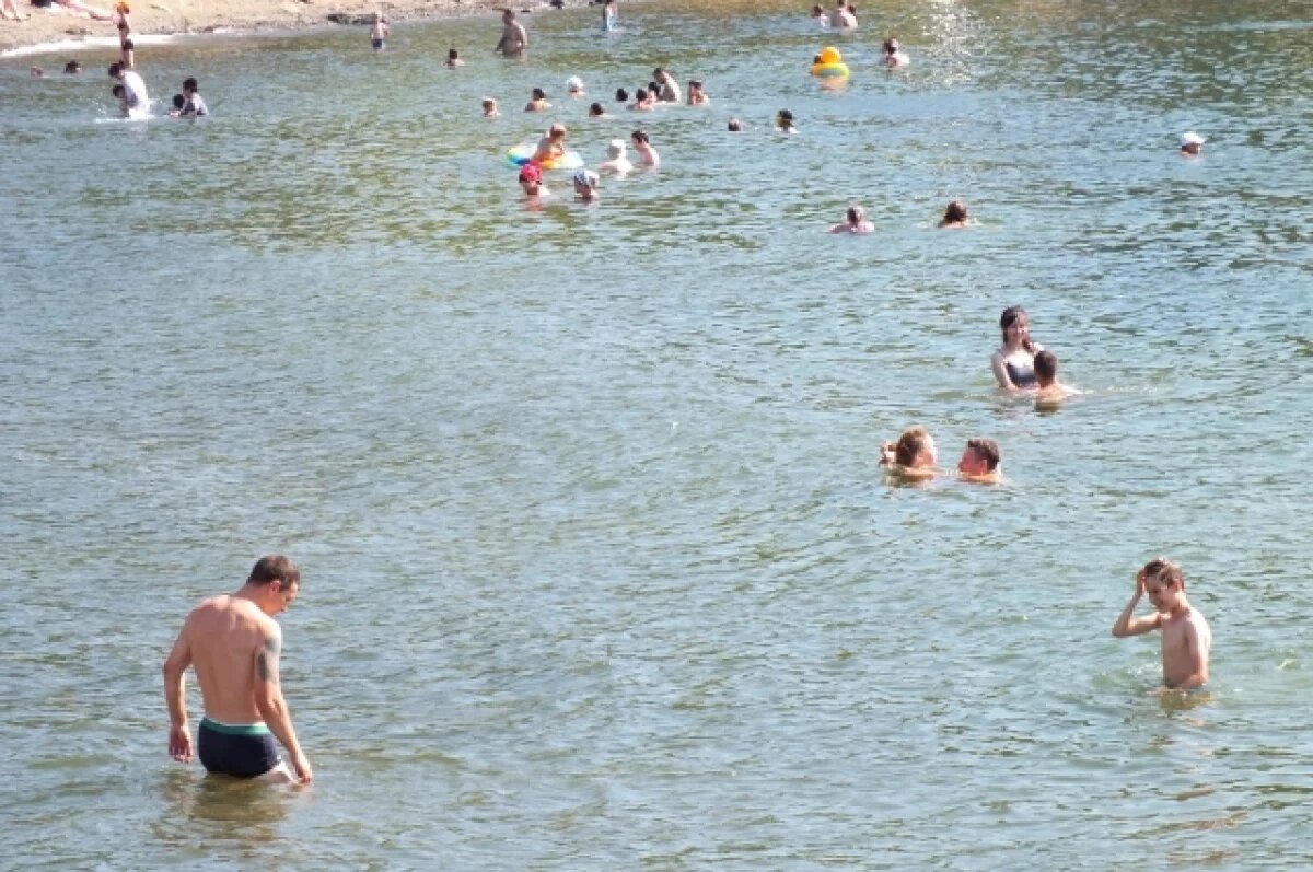    Во Владивостоке для купания подходит ФКУЗ «Санаторий «Приморье» МВД России» на улице Маковского, а также ООО «Лотс» на Шаморе, «Ривьера Лагуна» на Санаторной, пляж в районе Чайки