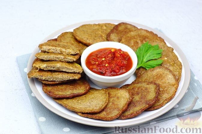 печень куриная, сыр плавленый, мука, яйца, соль, перец чёрный молотый, масло растительное, зелень петрушки