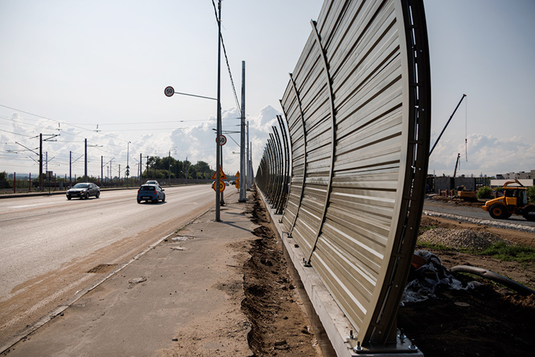    Шумозащитные экраны вдоль Кировской дамбы станут прозрачными.   
Фото: «БИЗНЕС Online»
