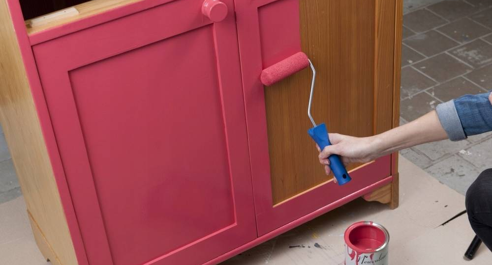 Как покрасить старую мебель: простые шаги к стильному преображению вашего дома!