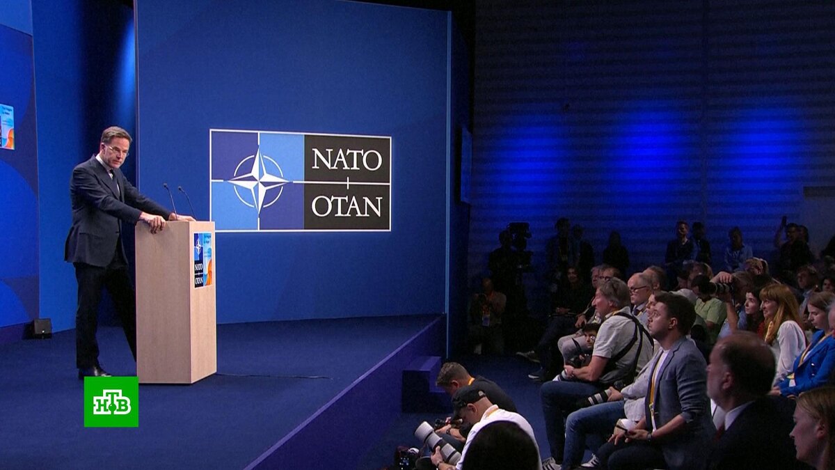    Первый день саммита НАТО в Гааге запомнится сокращенной до минимума повесткой