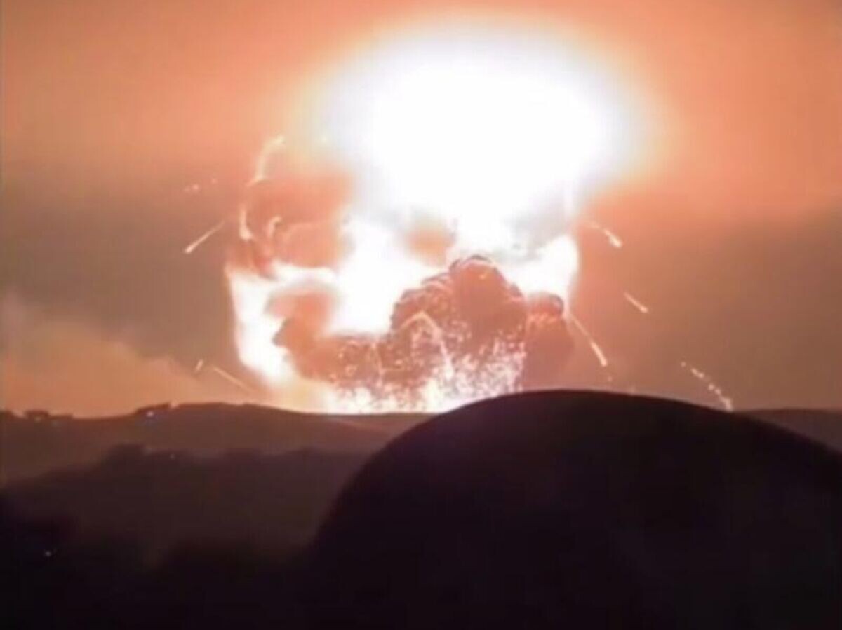    Кадр видео, на котором предположительно снят удар США по ядерному объекту Фордо в Иране© Соцсети