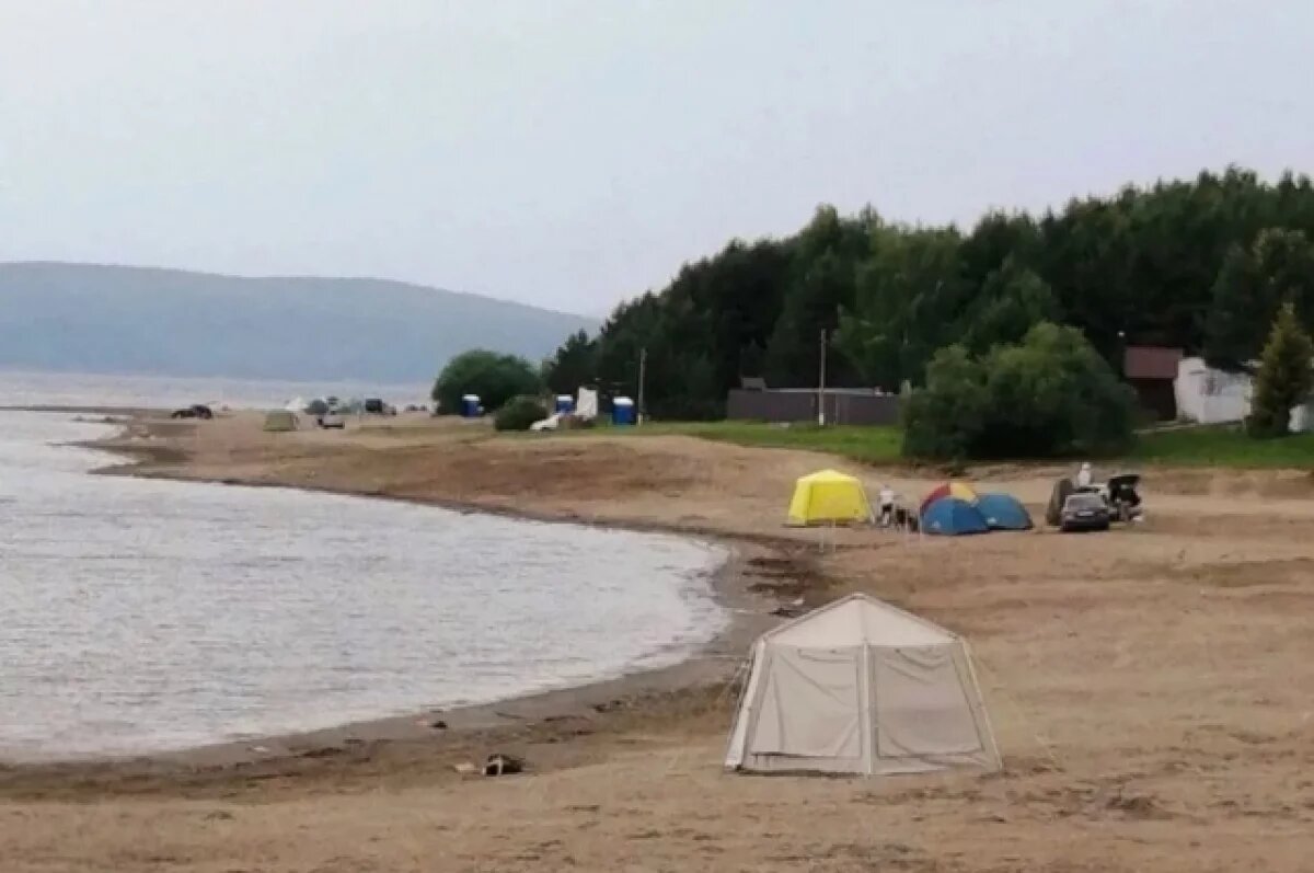    Пляж располагается расположенного в Балахтинском районе в урочище "Каштак" за селом Даурское на Красноярском водохранилище.