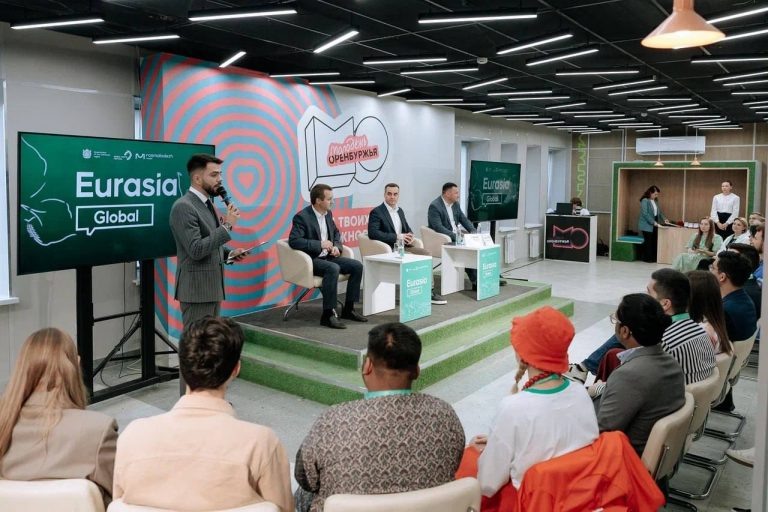    Оренбургские организаторы и волонтёры Всемирного фестиваля молодёжи удостоены высокой награды Мария Чалкина