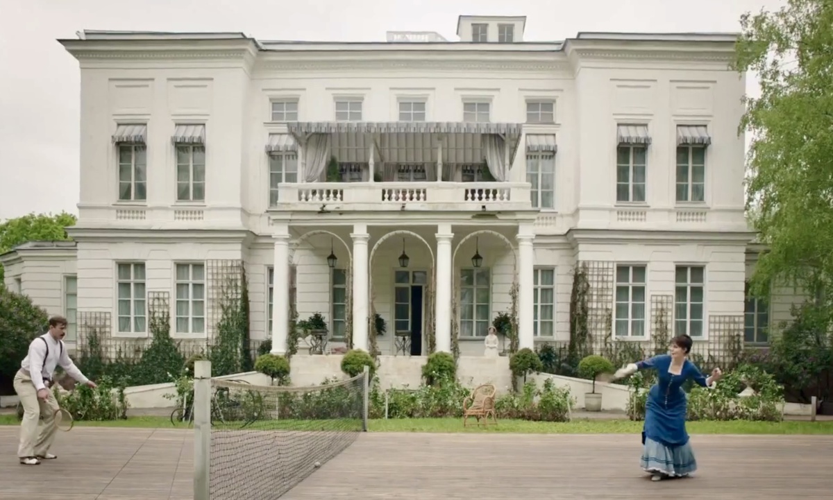 Кадр из фильма «Анна Каренина. История Вронского», 2017г., реж. Карен Шахназаров. Листай, чтобы увидеть больше. 