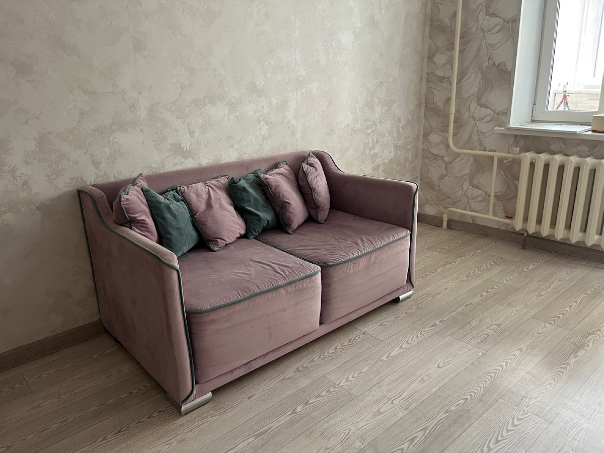 Такой милаш. Очень мягкий. Очень удобный на мой вкус 