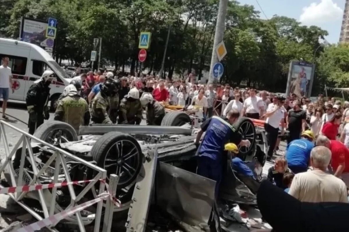    Родственница упавшего с парковки в Краснодаре считает его невиновным в ЧП