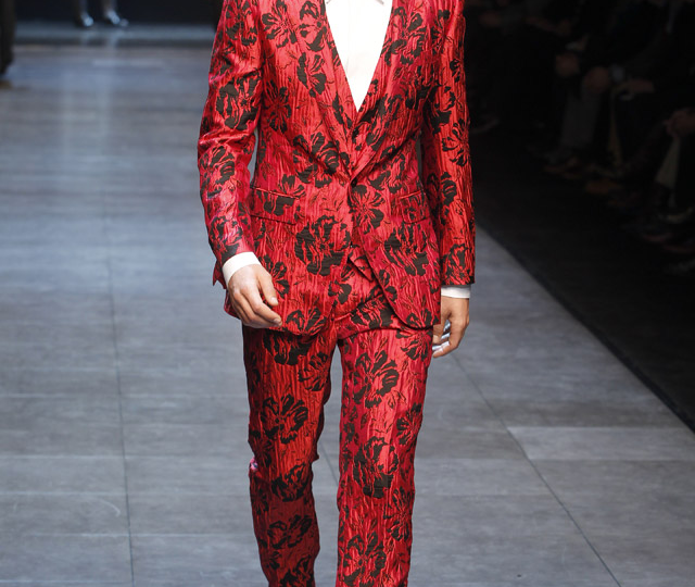 Бунтарский выпускной: как заменить скучный смокинг на дерзкий ансамбль