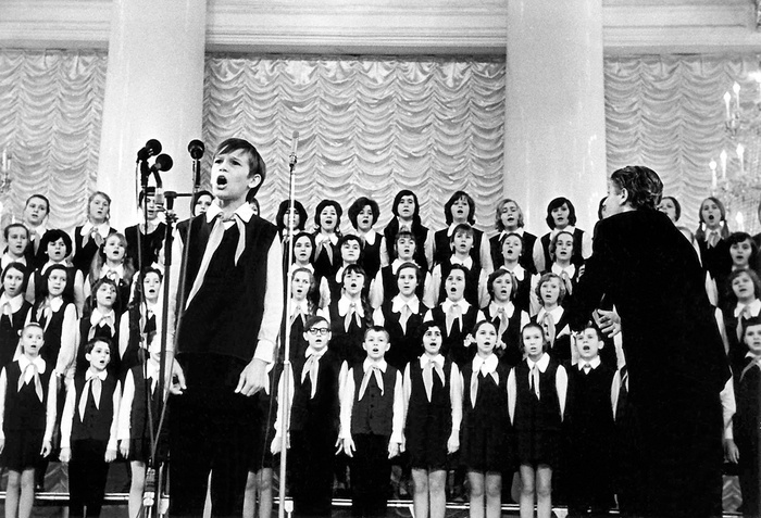    Сергей Парамонов пел легко, задорно и с душой, что и требовалось Виктору Попову admin