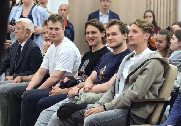    Игроки отвечали на вопросы фанатов. Фото: АиФ/ Анастасия Григорьева