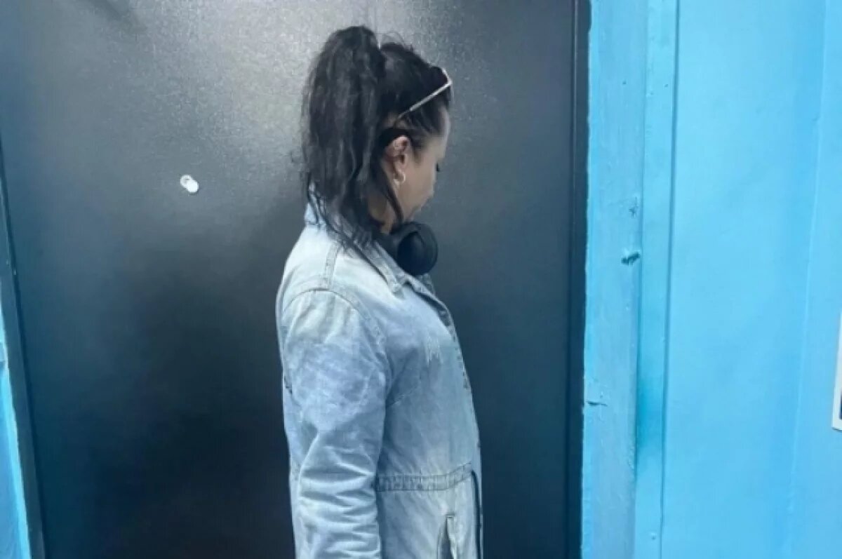    В Твери знакомая сына украла дорогие духи из квартиры