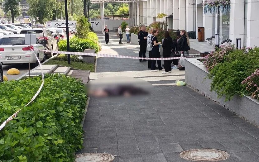    СК начал проверку по факту падения девушки из многоэтажки в Ижевске