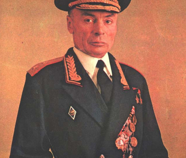 Он командовал атакой с ампутированными руками и раненый в обе ноги. Генрал Василий Петров. Историческое эссе