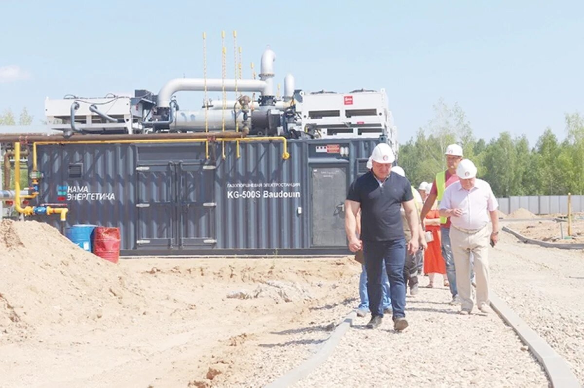    За 2,5 года в чистом поле возвели современный инфраструктурный объект, но начать эксплуатировать его без коллектора не могут.