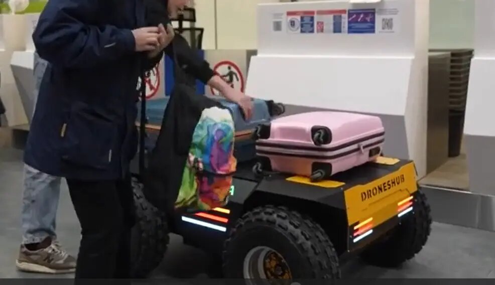    Ровер «Пиранья». Фото: скриншот видео из телеграм-канала аэропорта Пулково