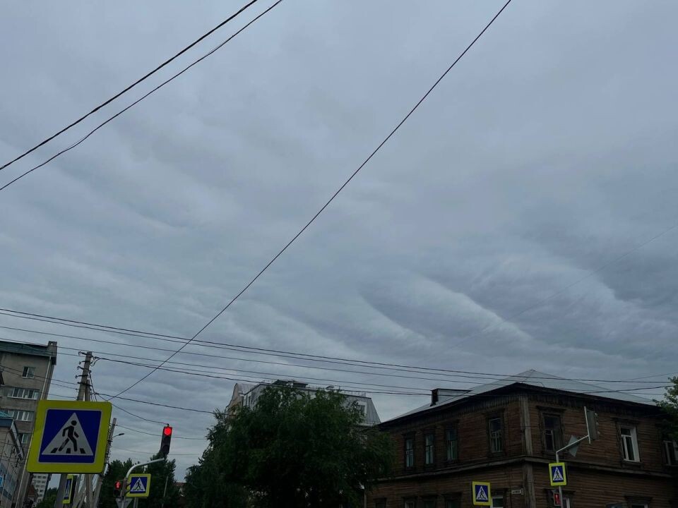    Барнаул накрыло волнами облаков. Источник: Толк