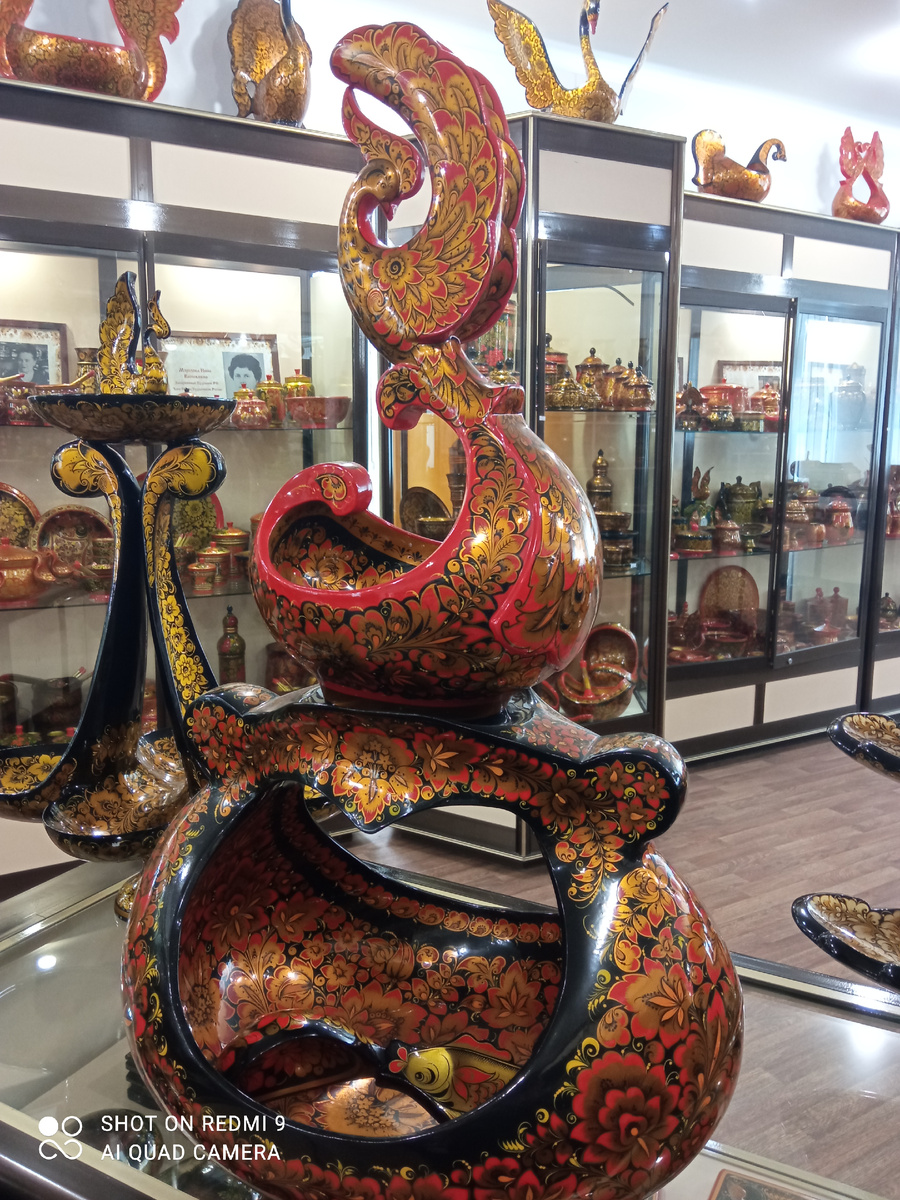 Шедевры золотой хохломы. Фото автора.