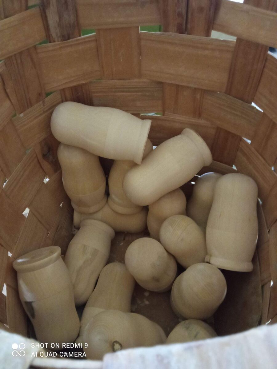 Выточенные на станке будущие матрешки. Фото автора.