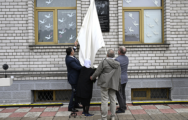 В Тверской области в гимназии открыли мемориальную доску протоиерею Алексею Злобину