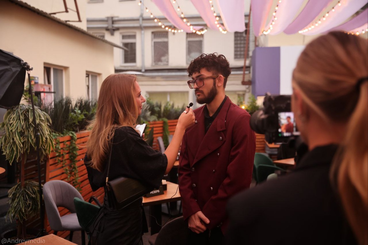 Презентация нового состава группы «Слот». На фото я даю интервью каналу MusicBox, Фото Андрей Сафронов. Москва.