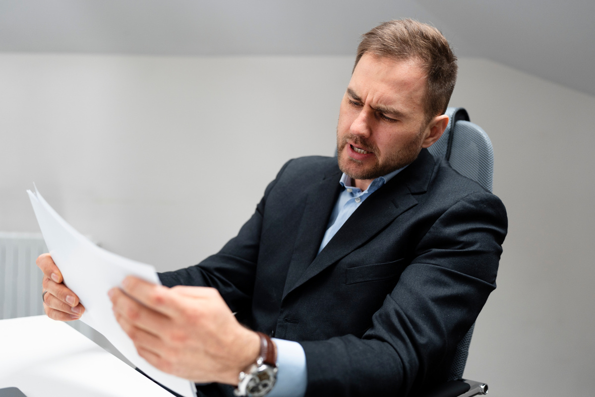 Источник изображения: freepik.com/free-photo/person-suffering-from-workspace-violence_24998521.htm