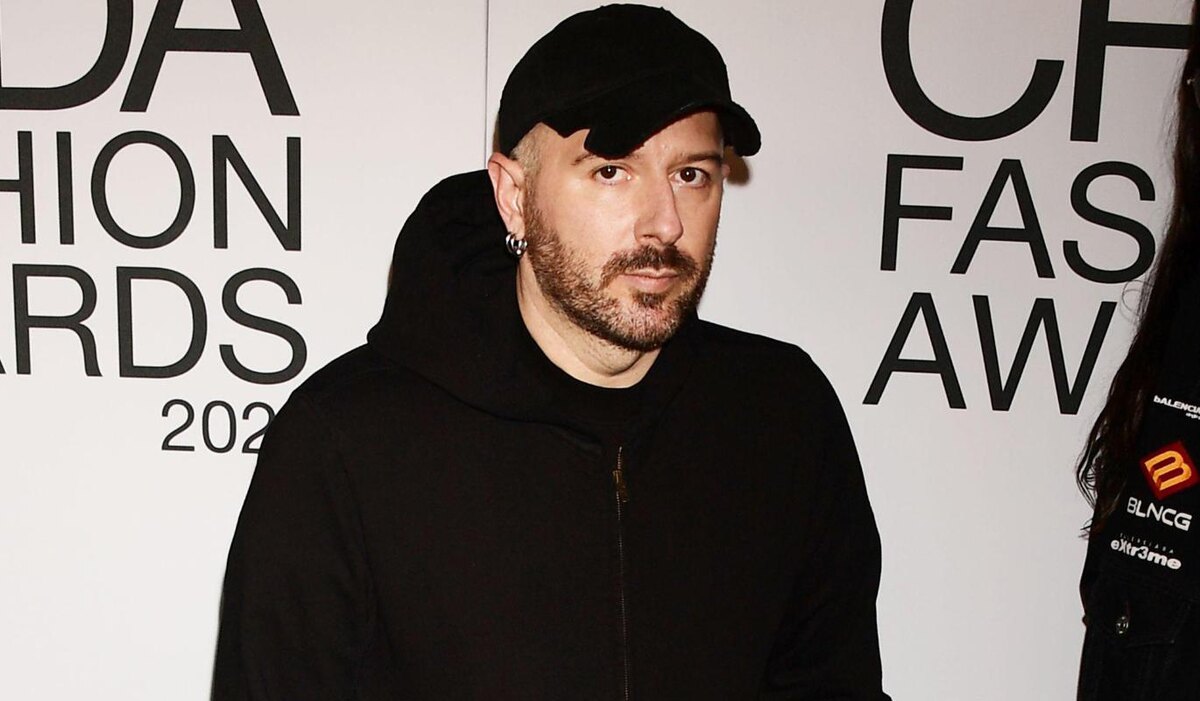     Демна Гвасалия показал письмо с отказом от стажировки в Balenciaga, которое получил в 2007-м
