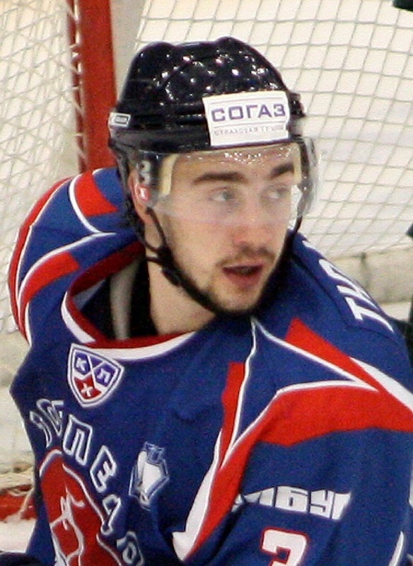    Михаил Тюляпкин выступал за ряд российских клубов элитной лиги, вместе с «Ак Барсом» 18 лет назад стал серебряным призёром чемпионата России