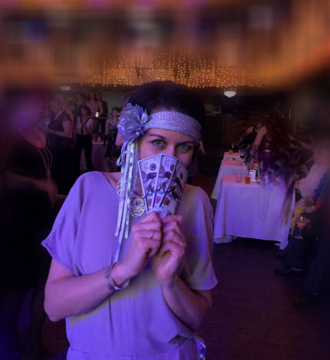 Так я себя ощущаю, когда сдаю украшения в ломбард