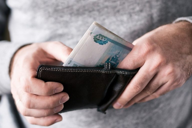    Наличные с карты можно снимать в 500 магазинах Оренбуржья  Алла Черкесатова