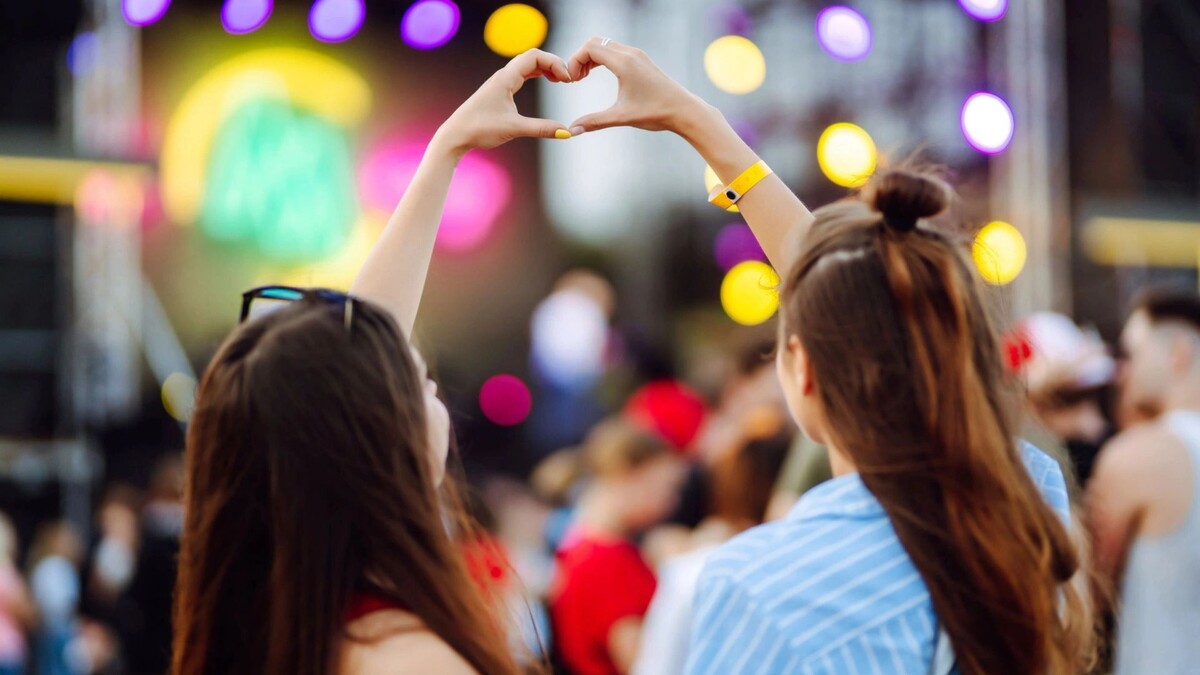    Концерт - непременный атрибут Дня молодежи в Лабытнанги. Фото: maxbelchenko / Shutterstock / Fotodom