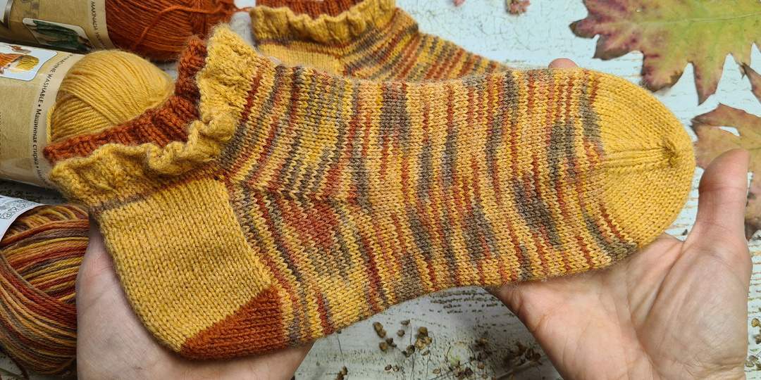 Носки с рюшами. Описание