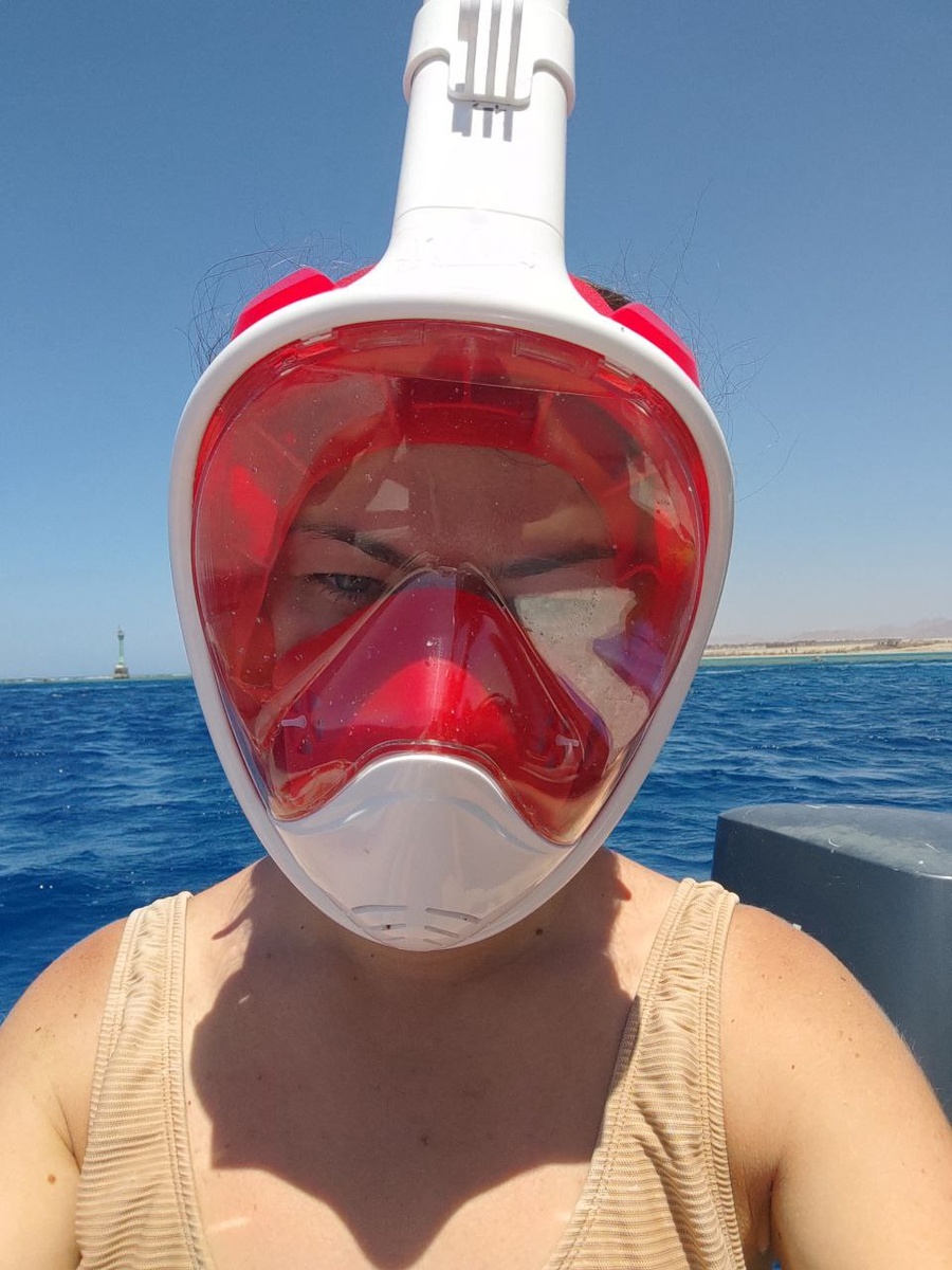 ,Ага, я тоже тут, бывает, рыбок смотрю. И снорклю, и дайвлю. Но просто плавать люблю всё же больше.