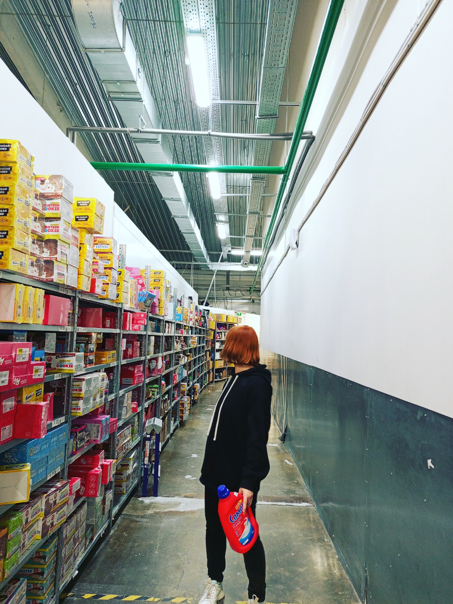 Ночная смена, склад пустой