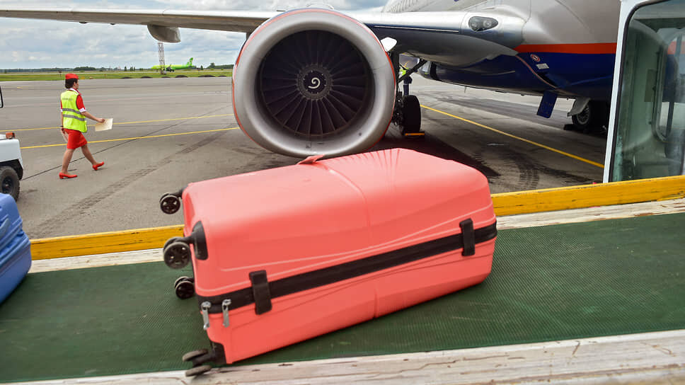 Пулково планирует использовать томские беспилотные тягачи для доставки багажа от аэропорта до самолета.📷Фото: Влад Некрасов / Коммерсантъ