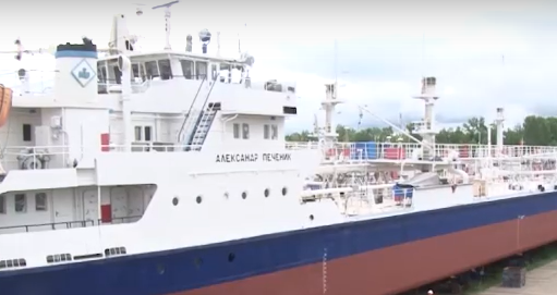     В посёлке Подтёсово на воду спустили нефтеналивной танкер