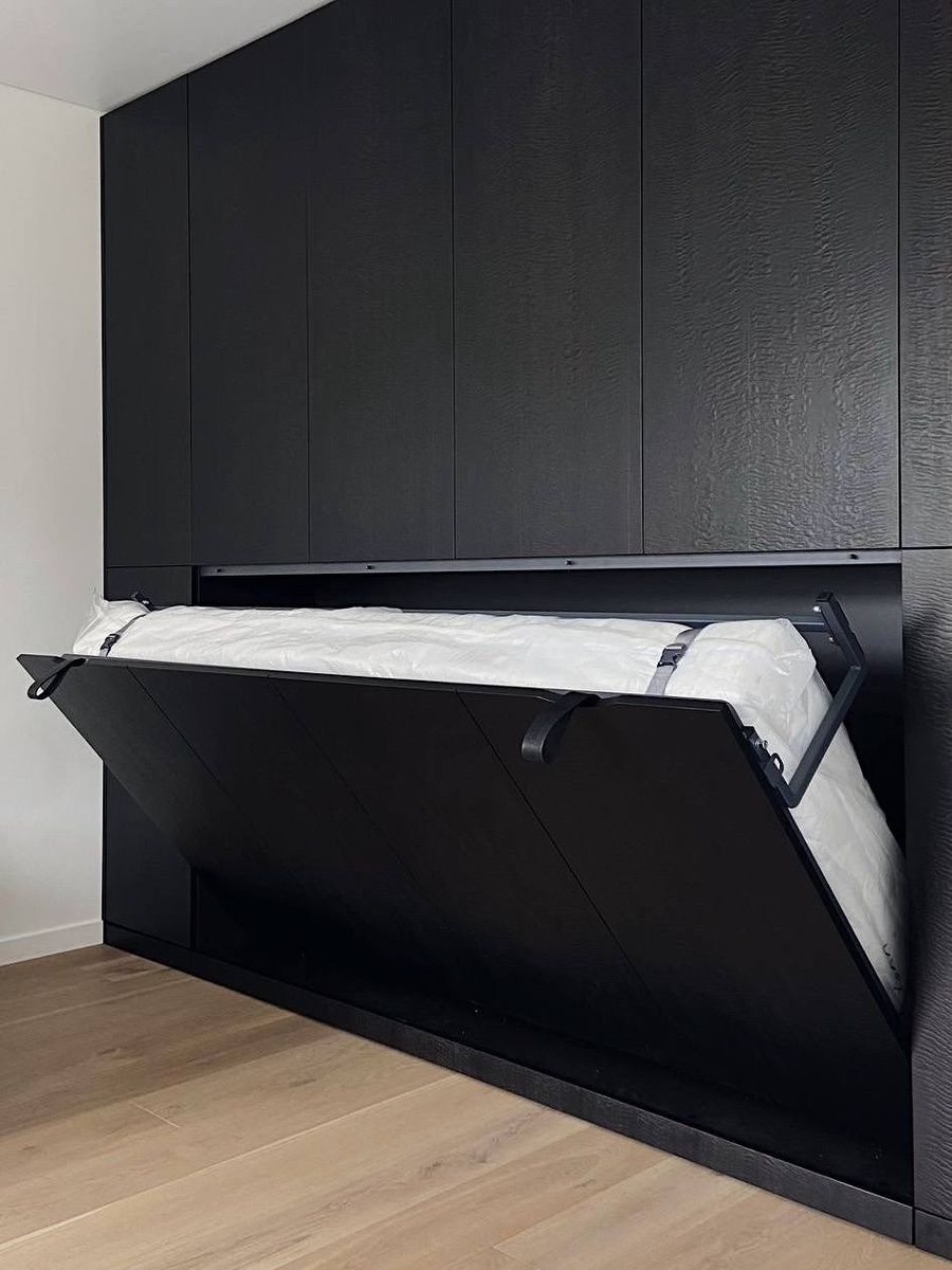 Трансформер с отделкой на фасадах из шпона эвкалипта 