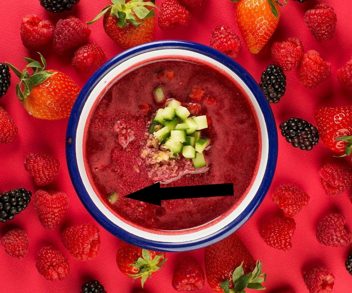    Холодный борщ с клубникой взорвал мои кулинарные представления