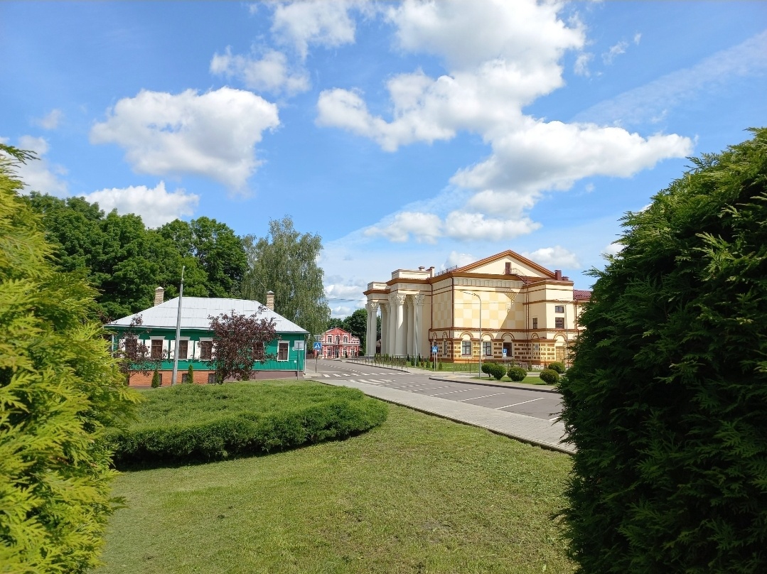 Вот он, зелененький такой