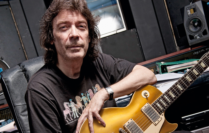 Стив Хэкетт сыграл «Fly On A Windshield» вместе с гитаристом Marillion Стивом Ротери