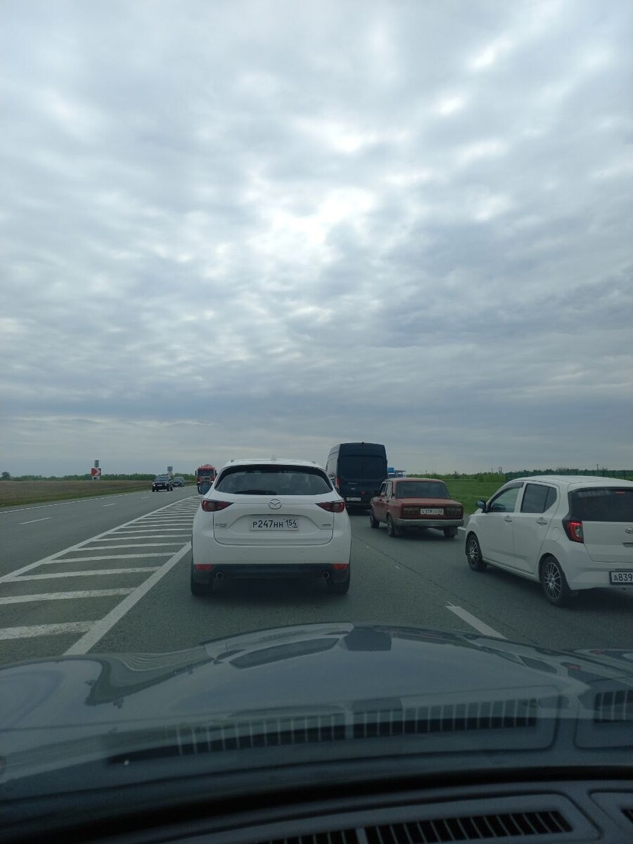    Пробка на Чуйском тракте. Источник: "Толк"